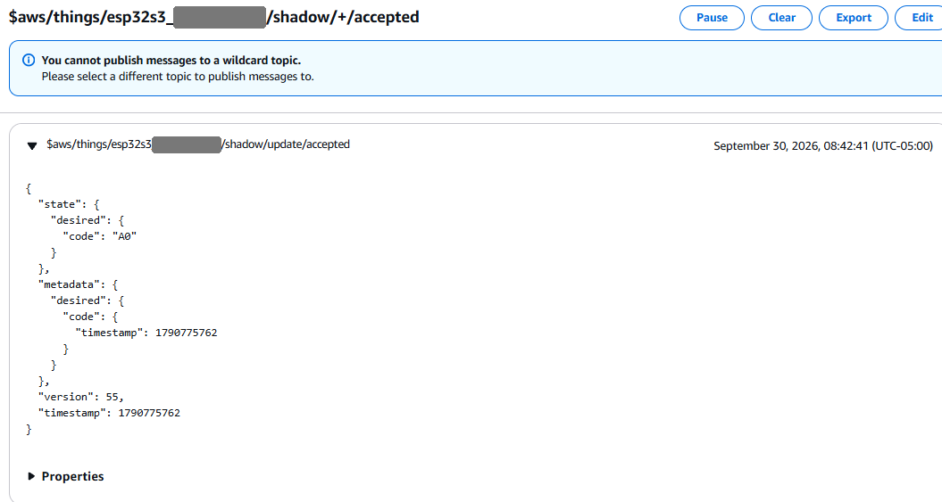 Cliente de prueba MQTT de AWS IoT Core mostrando un mensaje en el tópico shadow/update/accepted con el estado desired, metadatos y versión
